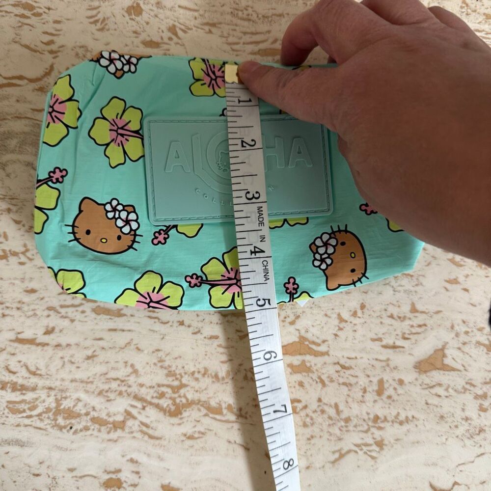 Aloha Collection x Hello Kitty DFS exclusive mini… - image 8